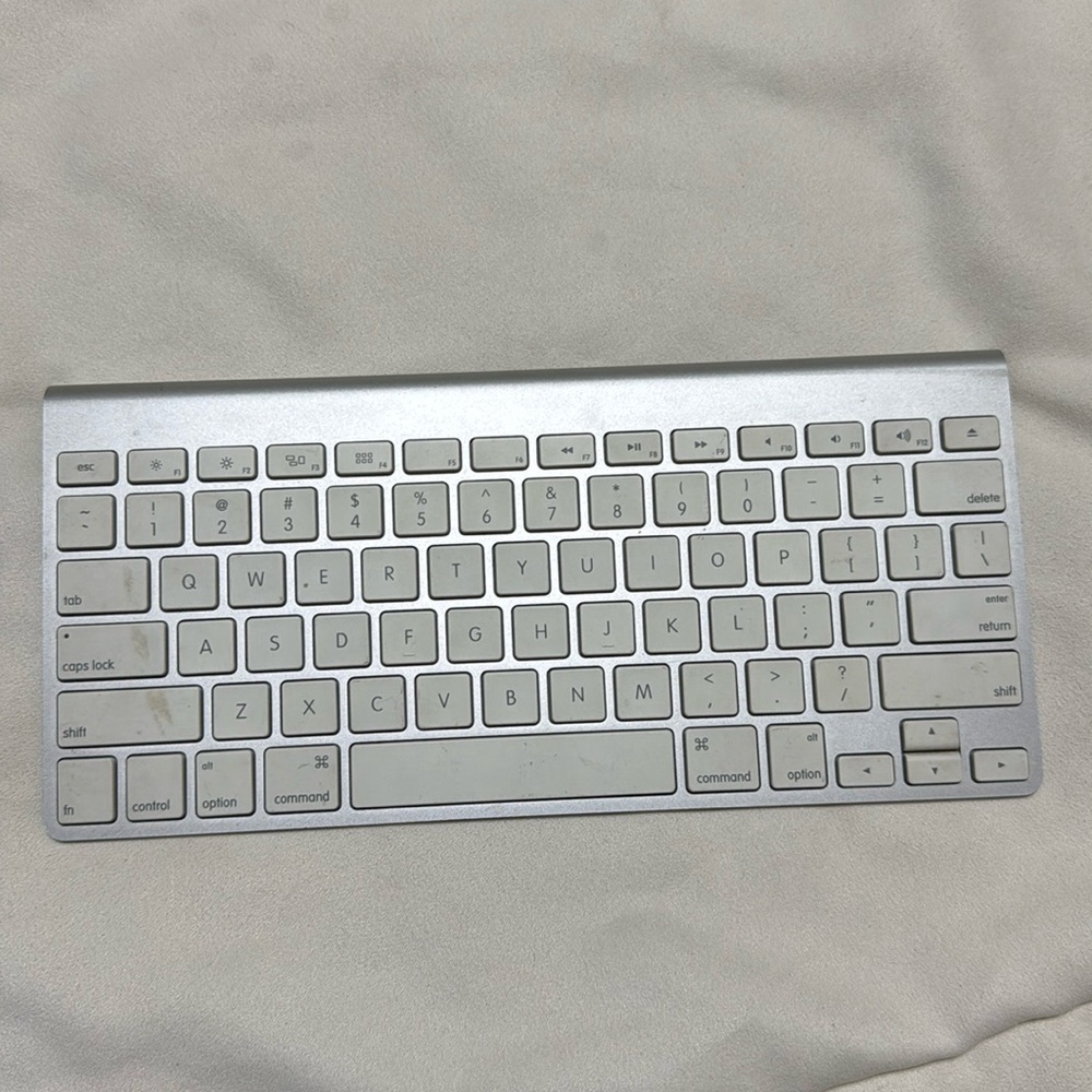 Apple wireless keyboard